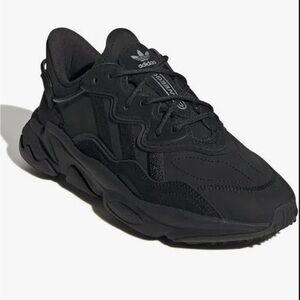Adidas originals women’s Ozweego black NIB!